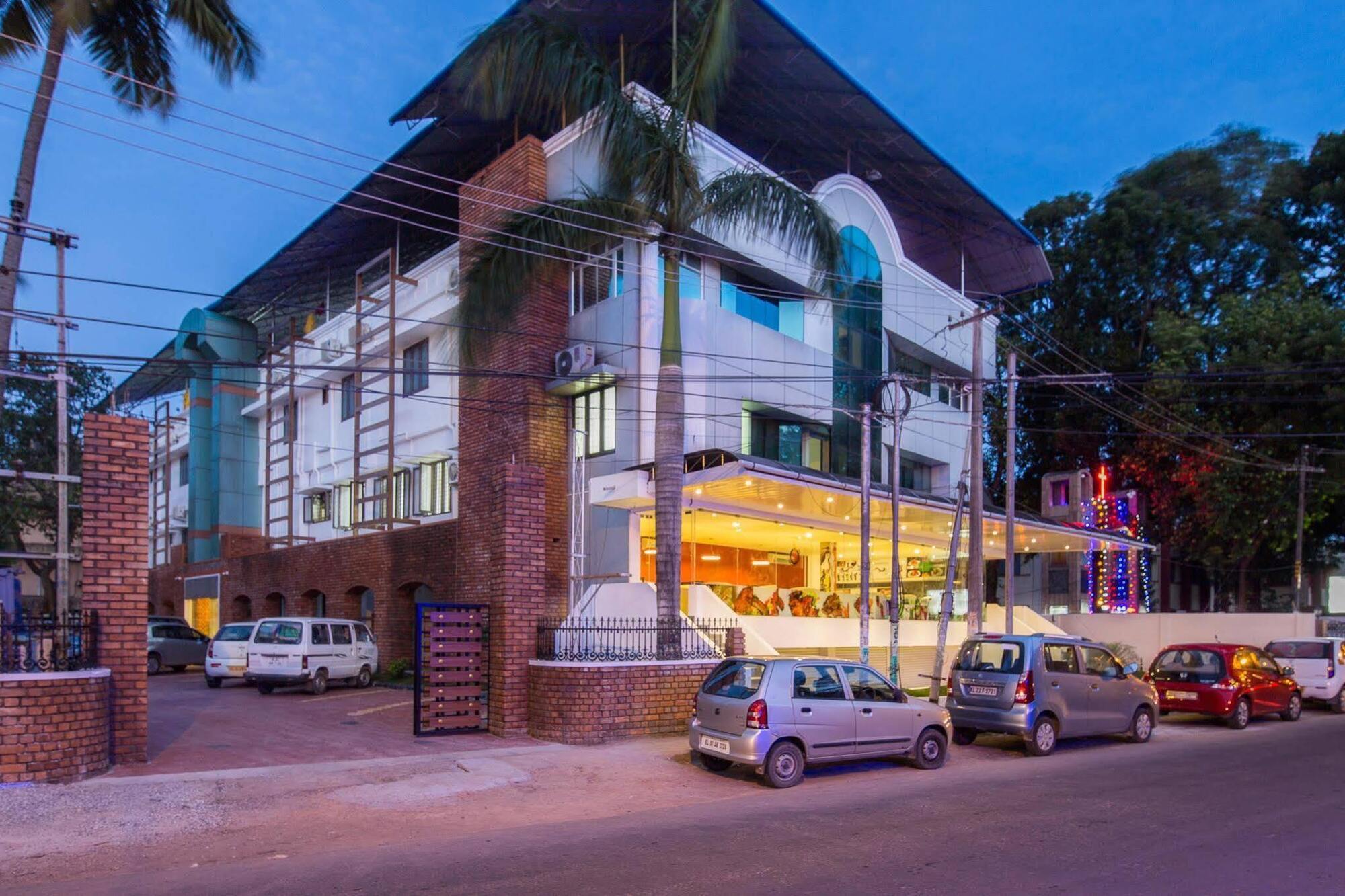Treebo Trend Adrak Hotel Thiruvananthapuram Eksteriør billede